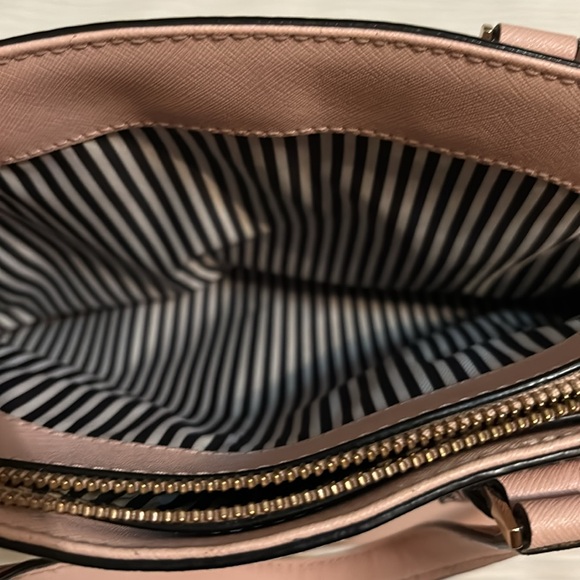 Kate spade purse. Like new - Picture 5 of 6
